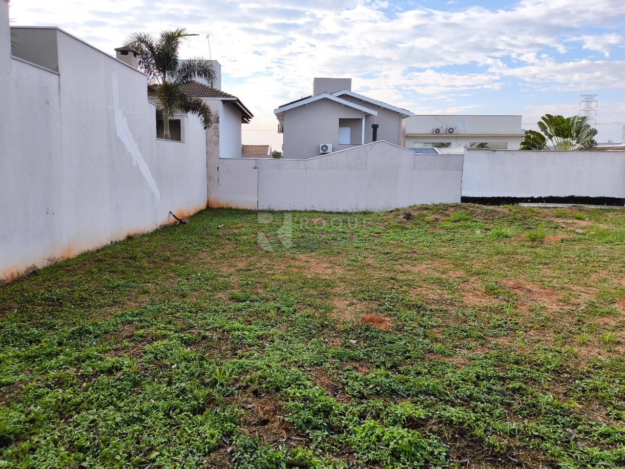 Terreno em condomínio à venda no bairro Parque Residencial Roland: 