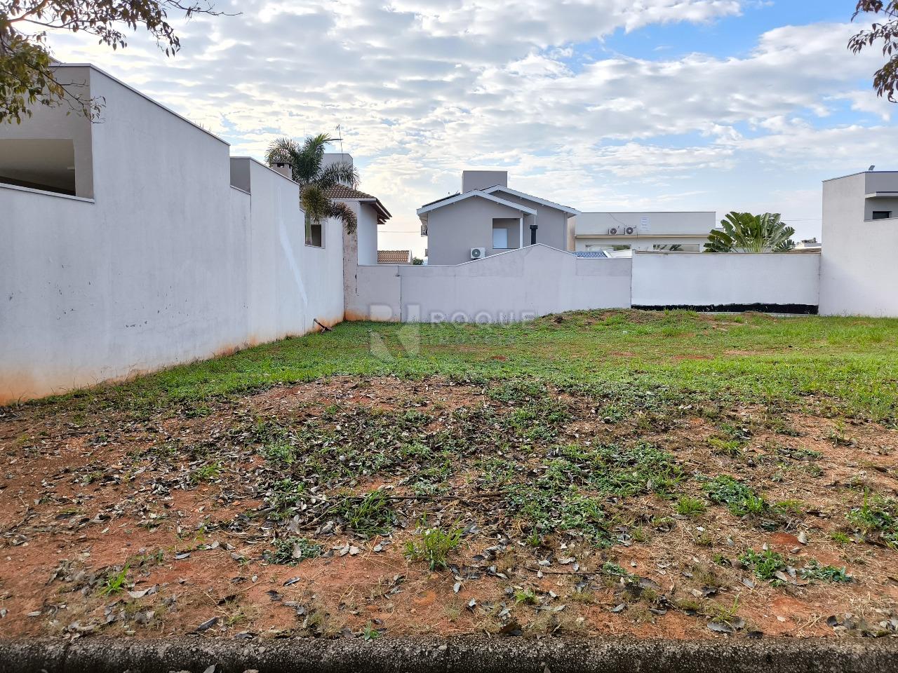 Terreno em condomínio à venda no bairro Parque Residencial Roland: 