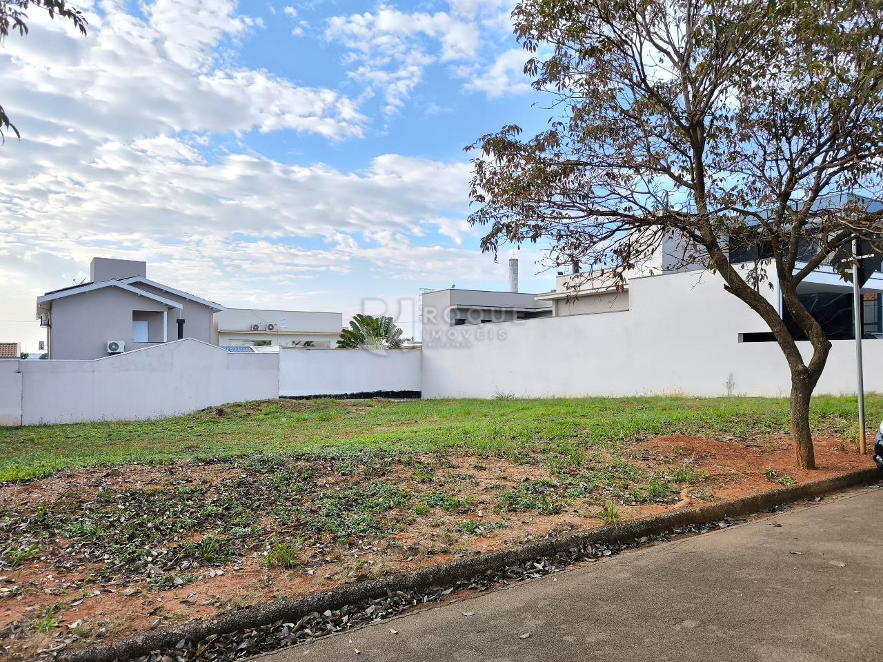 Terreno em condomínio à venda no bairro Parque Residencial Roland: 