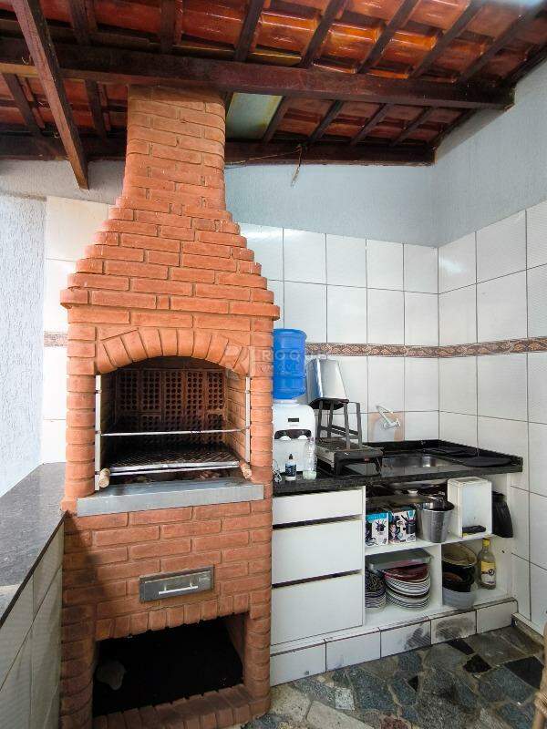 Casa com salão à venda no bairro Jardim Alvorada: CHURRASQUEIRA