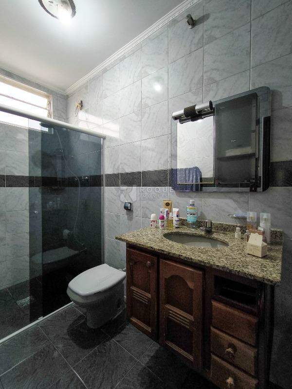 Casa com salão à venda no bairro Jardim Alvorada: WC SUÍTE