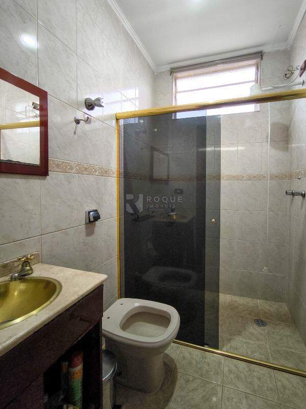 Casa com salão à venda no bairro Jardim Alvorada: BANHEIRO SOCIAL