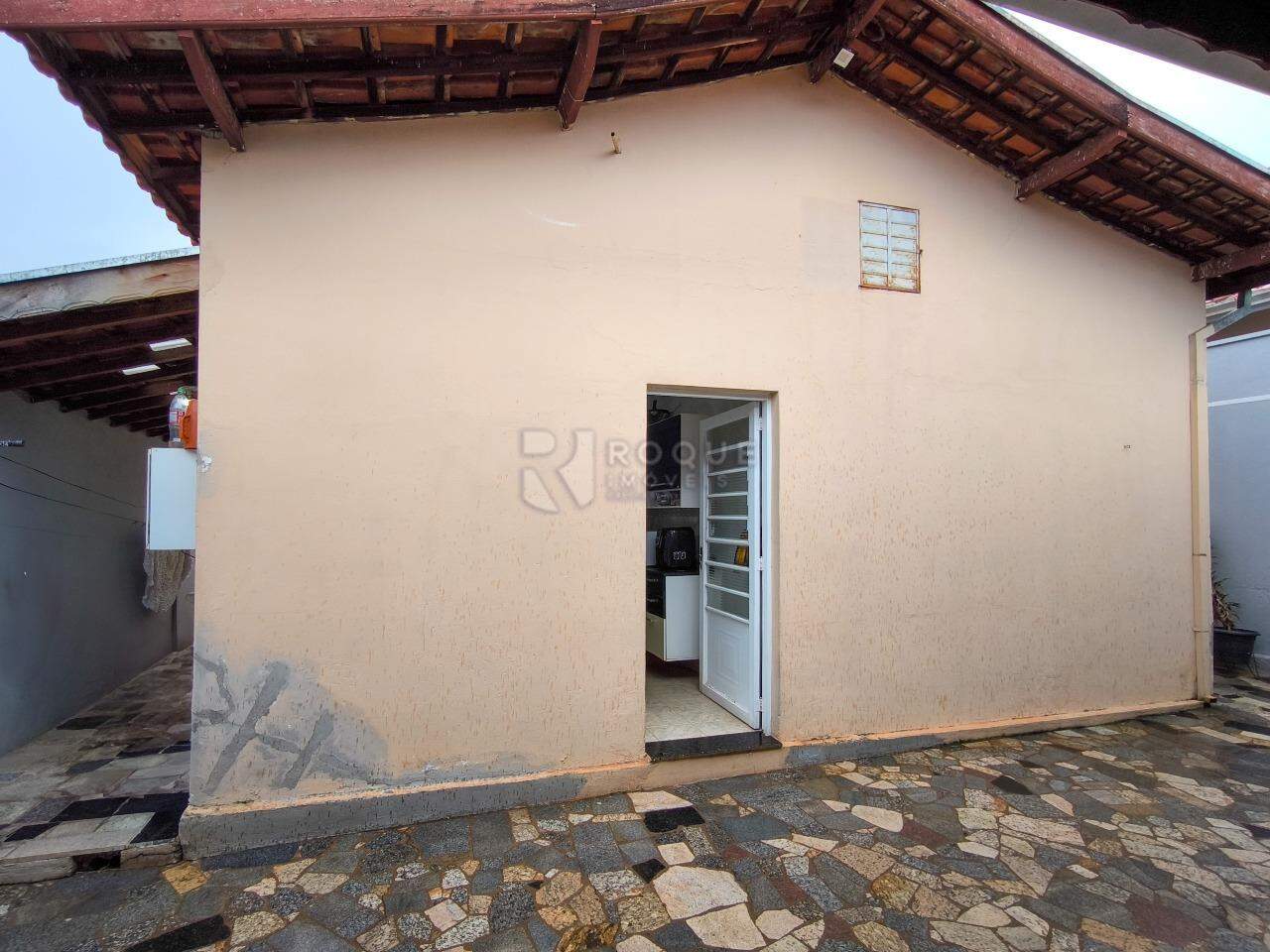 Casa com salão à venda no bairro Jardim Alvorada: FUNDOS