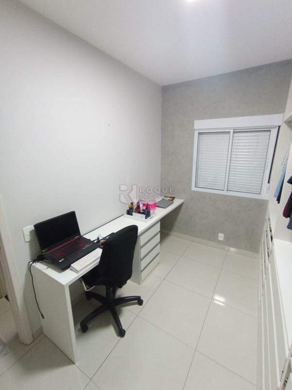 Apartamento à venda no bairro Chácaras Antonieta: 