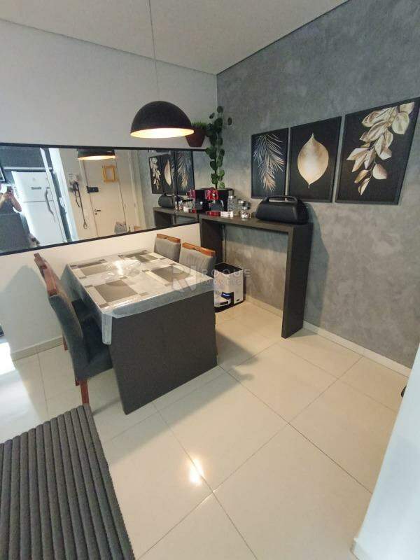 Apartamento à venda no bairro Chácaras Antonieta: 