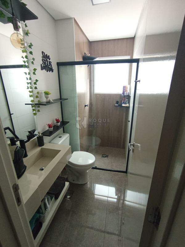 Apartamento à venda no bairro Chácaras Antonieta: 