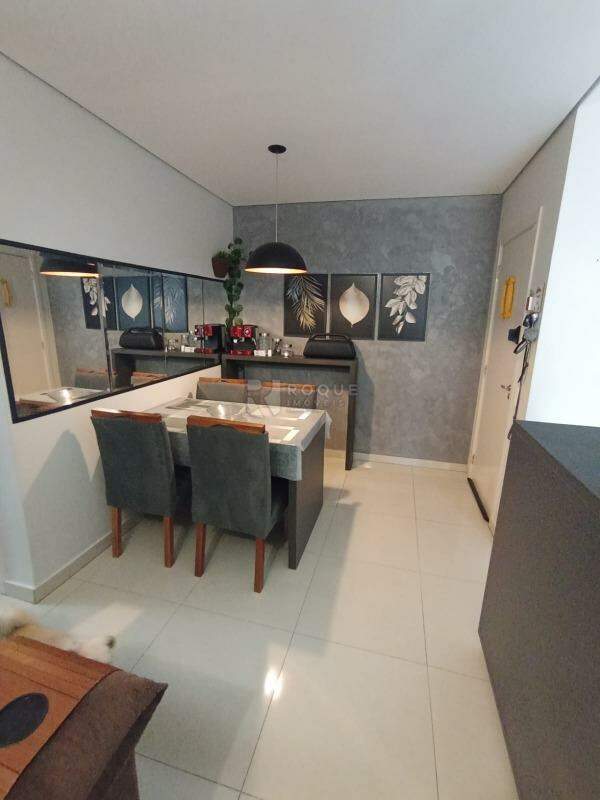 Apartamento à venda no bairro Chácaras Antonieta: 