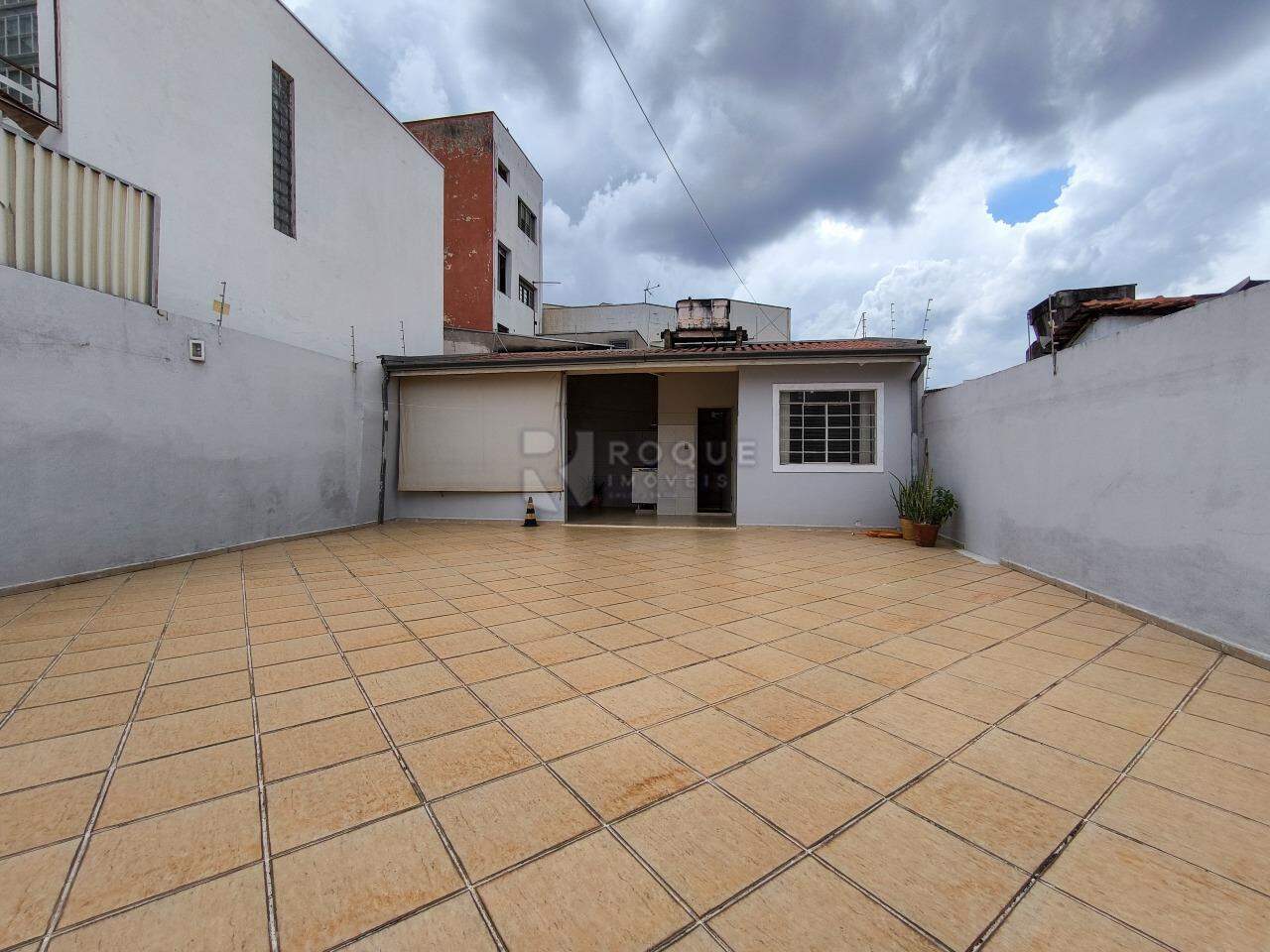 Casa Residencial à venda no bairro Centro: QUINTAL