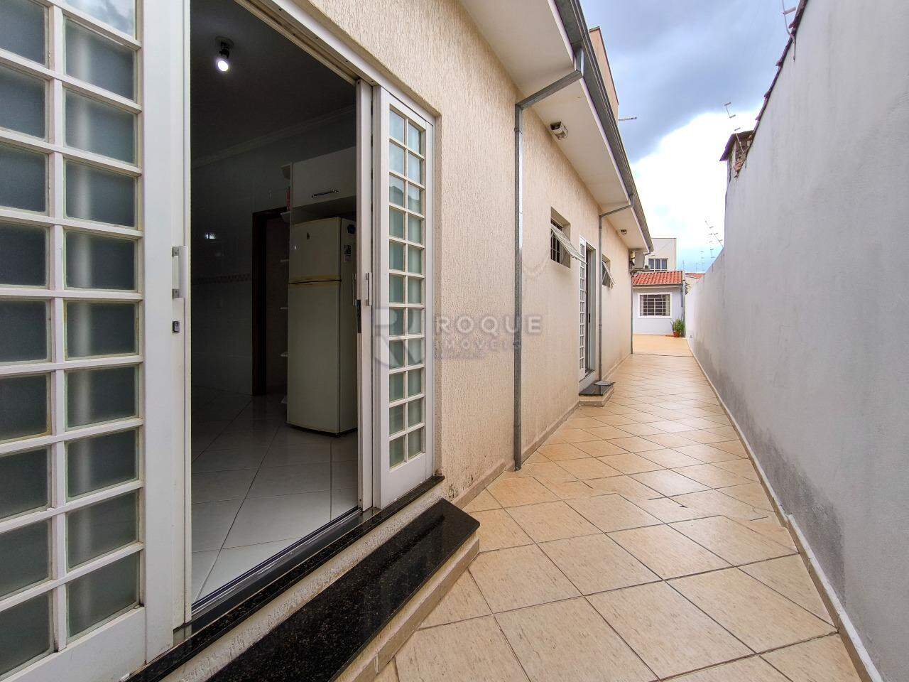 Casa Residencial à venda no bairro Centro: LATERAL EXTERNA