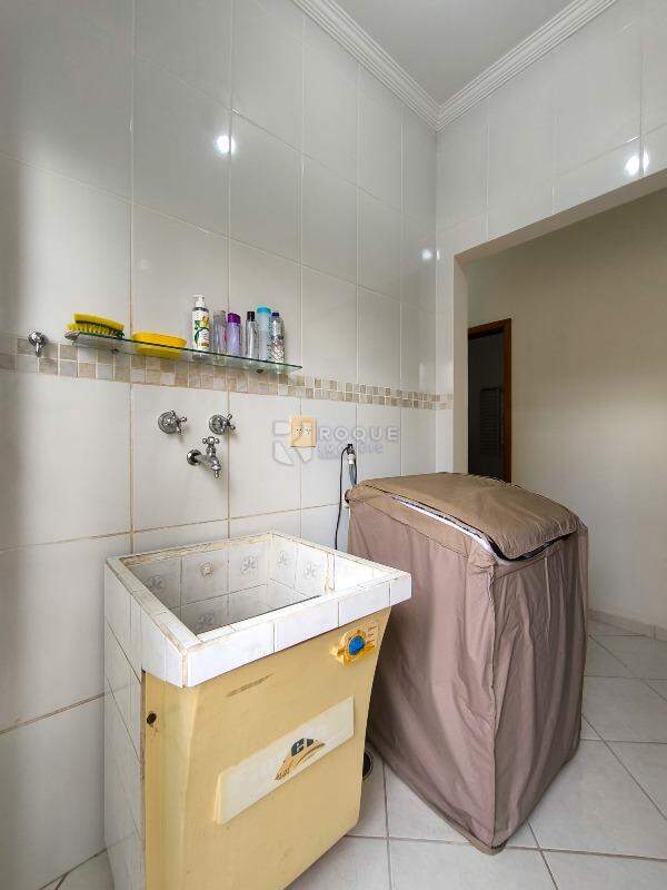 Casa Residencial à venda no bairro Centro: LAVANDERIA
