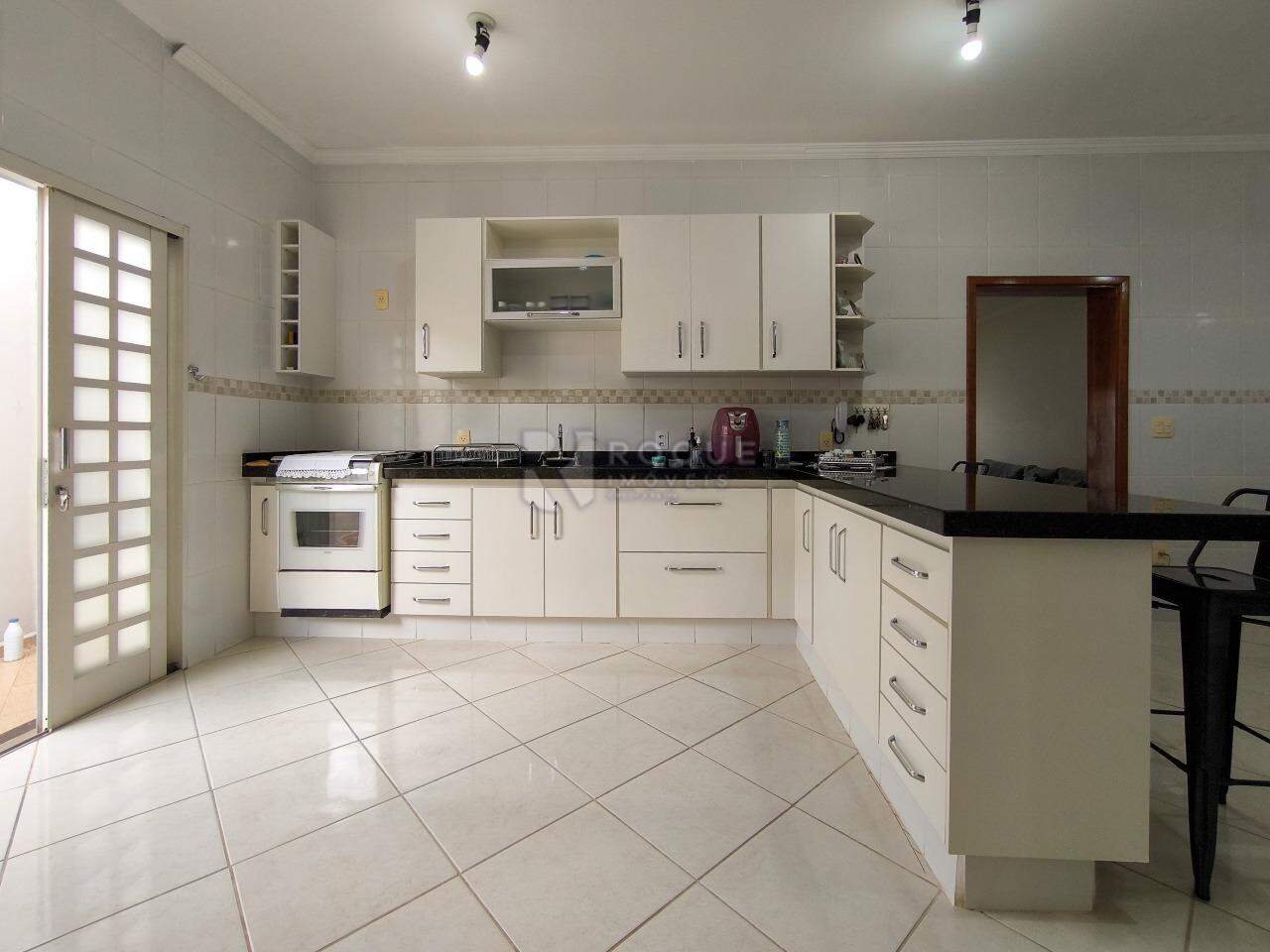 Casa Residencial à venda no bairro Centro: COZINHA