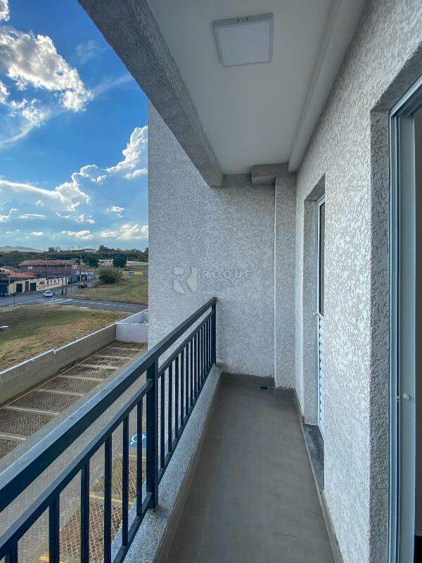 Apartamento para aluguel no bairro Chácaras Antonieta: Sacada