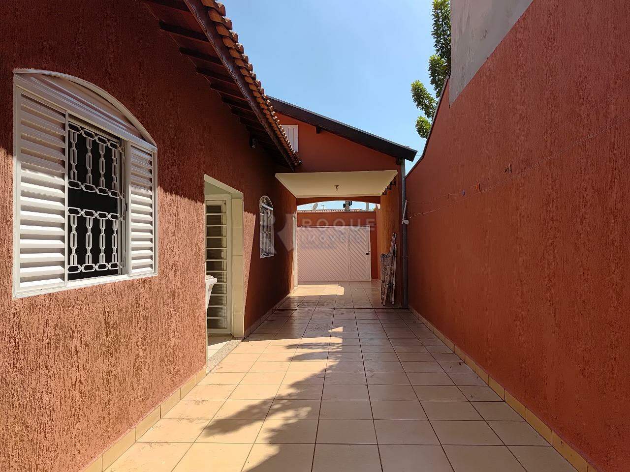 Casa Residencial para aluguel no bairro Jardim Residencial Vitória: Corredor 