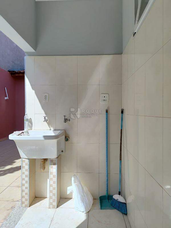Casa Residencial para aluguel no bairro Jardim Residencial Vitória: Lavanderia 