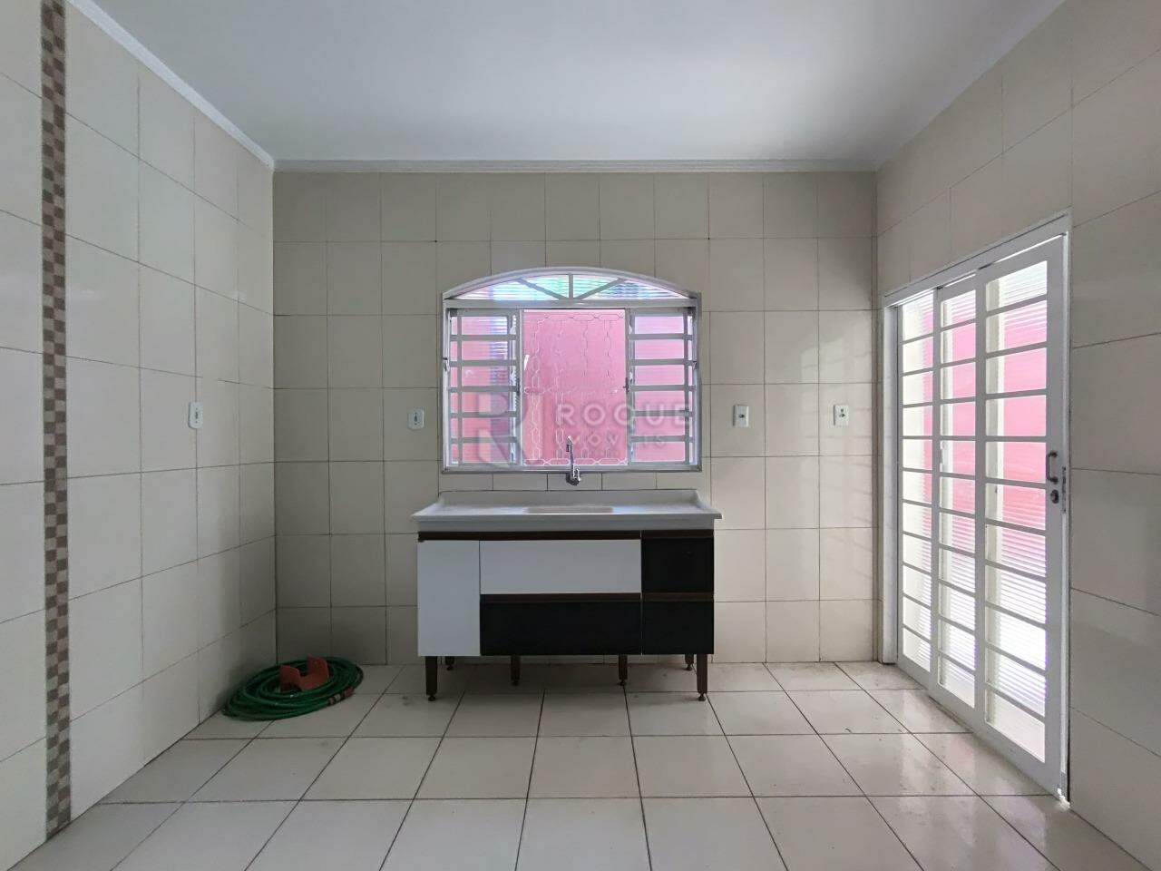 Casa Residencial para aluguel no bairro Jardim Residencial Vitória: Cozinha 