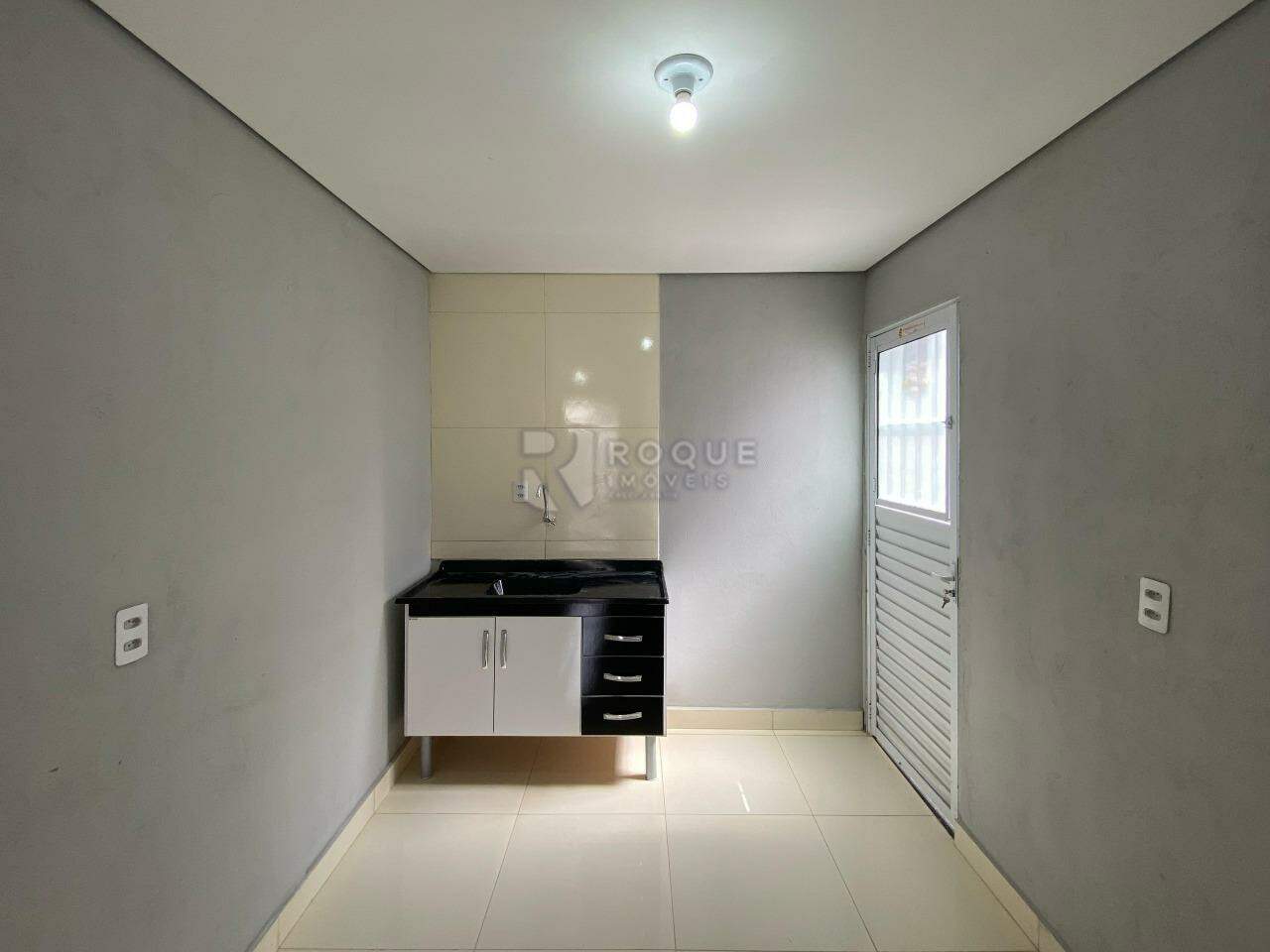 Casa Residencial para aluguel no bairro Jardim Presidente Dutra: Cozinha