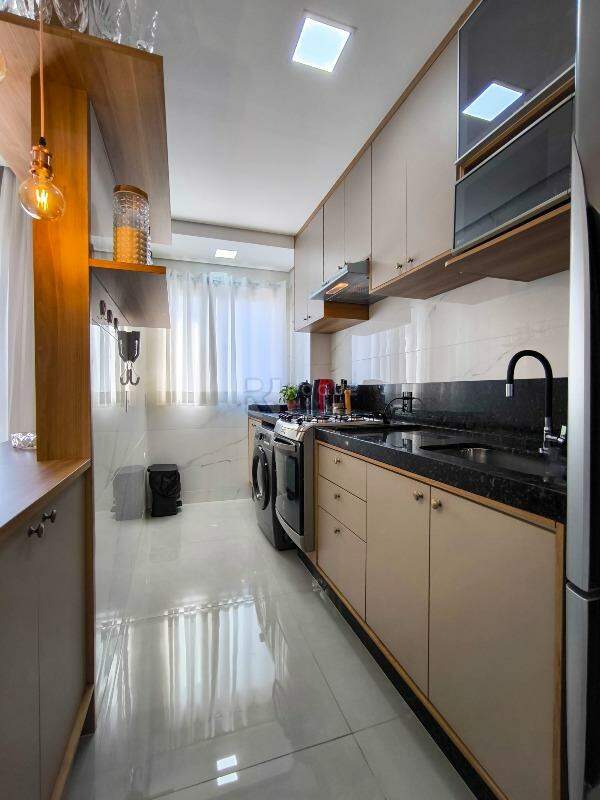 Apartamento à venda no bairro Parque Hippolyto: COZINHA