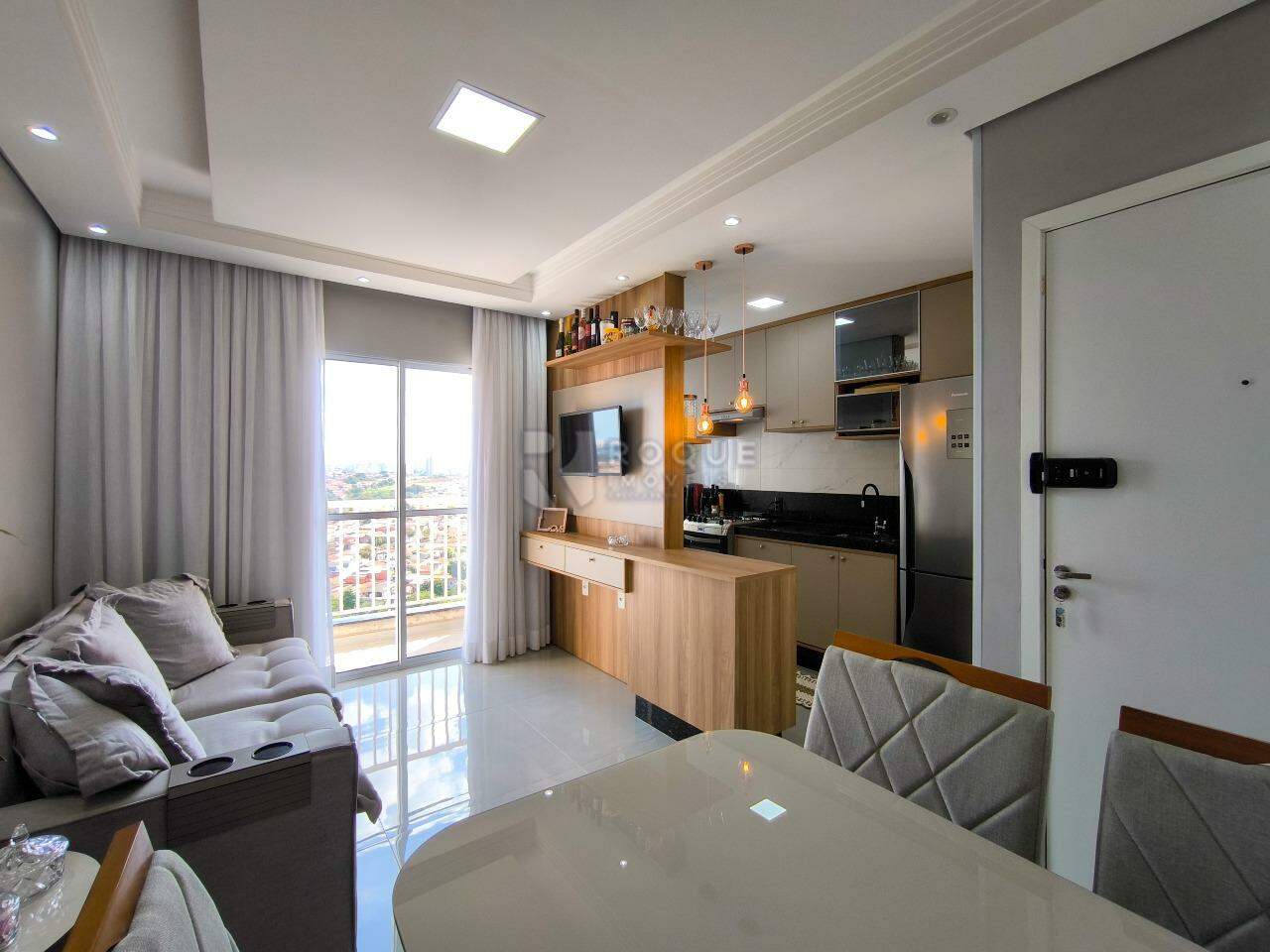 Apartamento à venda no bairro Parque Hippolyto: SALA DE ESTAR