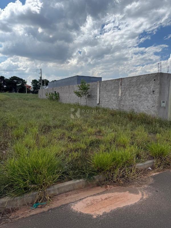 Terreno à venda no bairro Jardim Campo Verde II: 