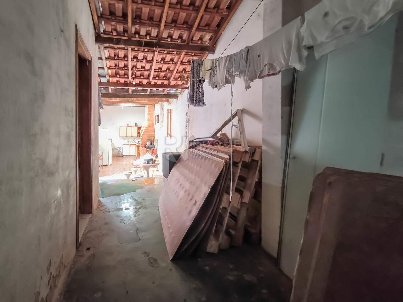 Casa Residencial à venda no bairro Centro: CORREDOR INTERNO