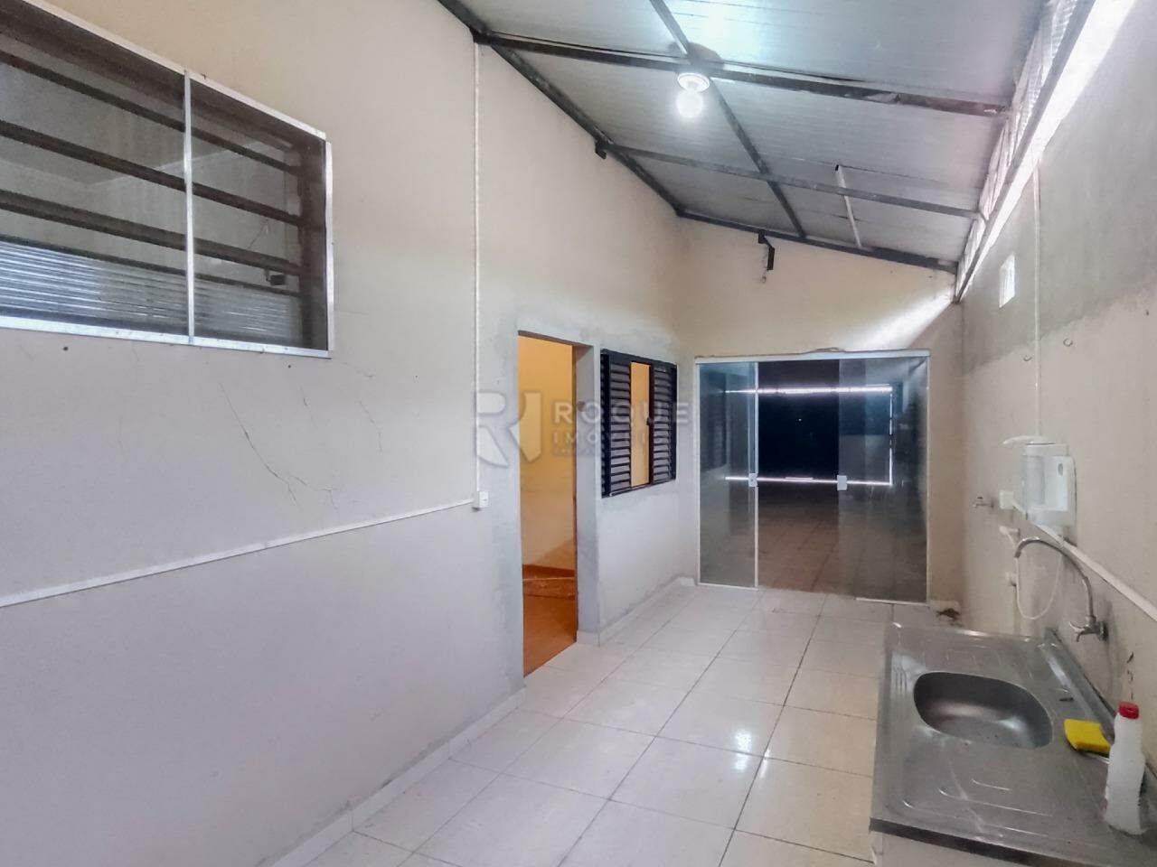 Casa Residencial para aluguel no bairro Vila Esteves: Cozinha externa / Lavanderia