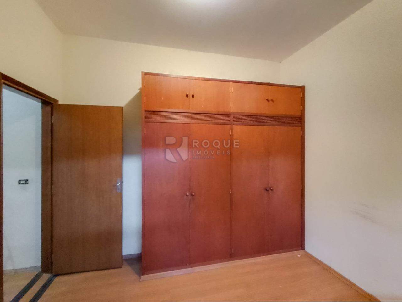 Casa Residencial para aluguel no bairro Vila Esteves: Dormitório 04 Suíte