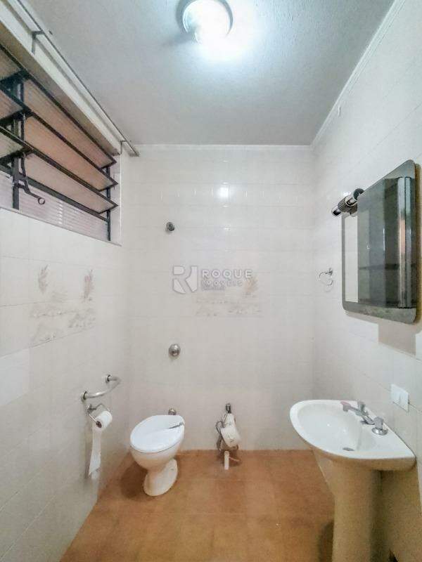 Casa Residencial para aluguel no bairro Vila Esteves: WC Suíte