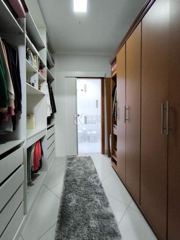 Chácara à venda no bairro Estancia das flores: CLOSET