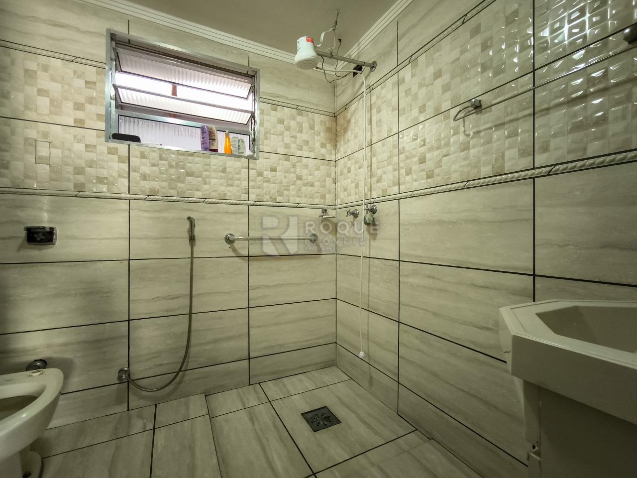 Casa Residencial à venda no bairro Conjunto Habitacional Victor D’Andrea: BANHEIRO SOCIAL