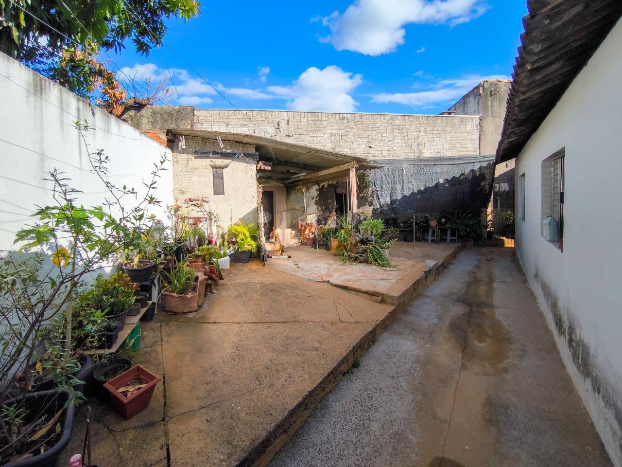 Casa Residencial à venda no bairro Conjunto Habitacional Victor D’Andrea: QUINTAL