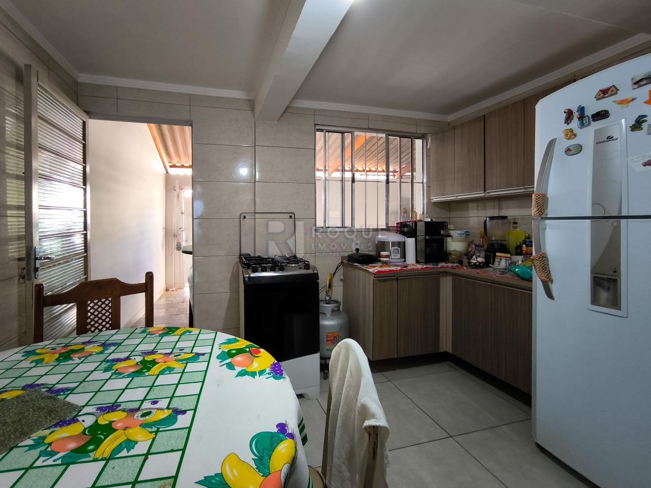 Casa Residencial à venda no bairro Conjunto Habitacional Victor D’Andrea: COZINHA
