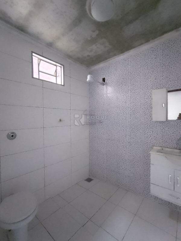 Casa Residencial para aluguel no bairro Jardim Nossa Senhora de Fátima: WC Edícula