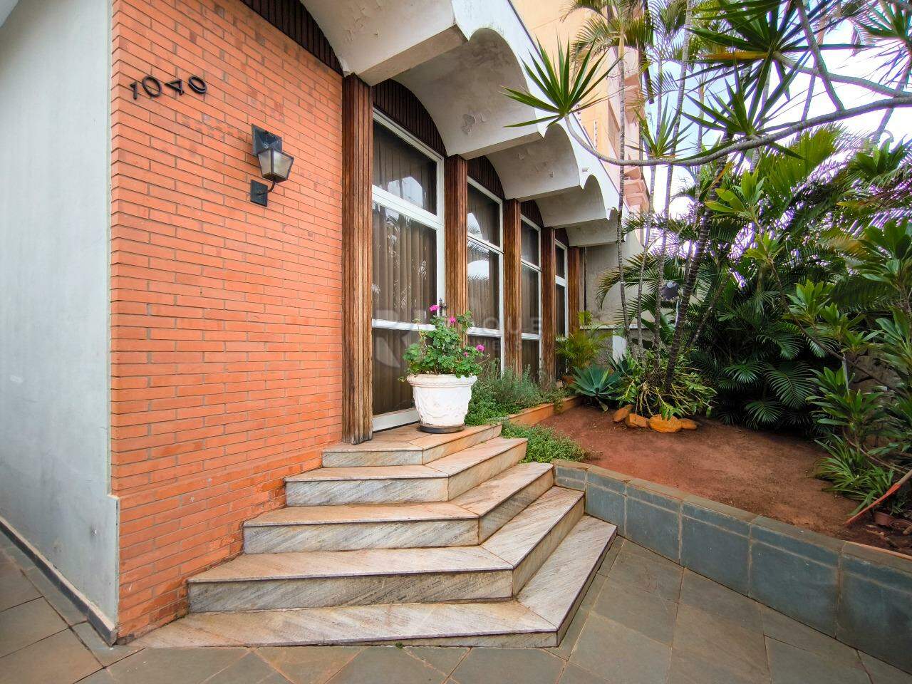 Casa Residencial à venda no bairro Centro: FRENTE