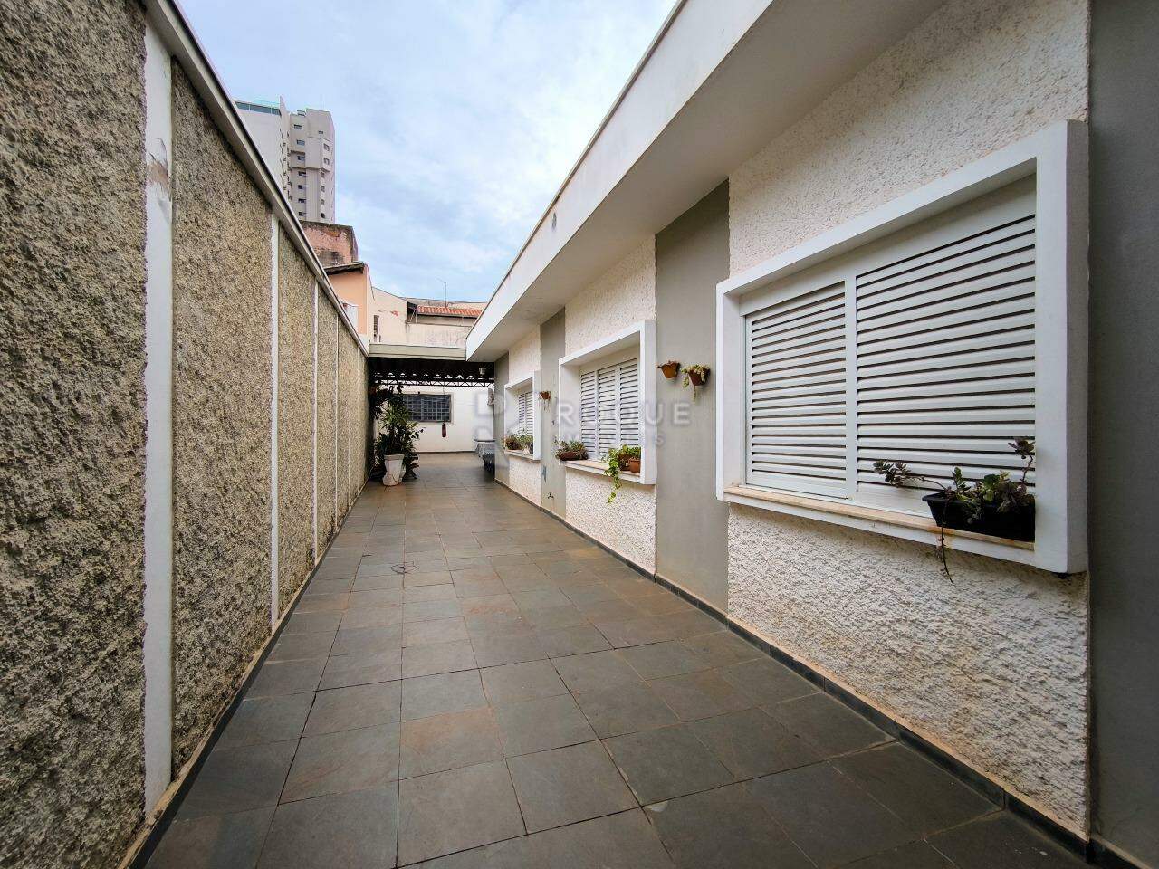 Casa Residencial à venda no bairro Centro: LATERAL EXTERNA
