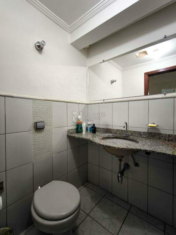 Casa Residencial à venda no bairro Centro: BANHEIRO SOCIAL EDÍCULA
