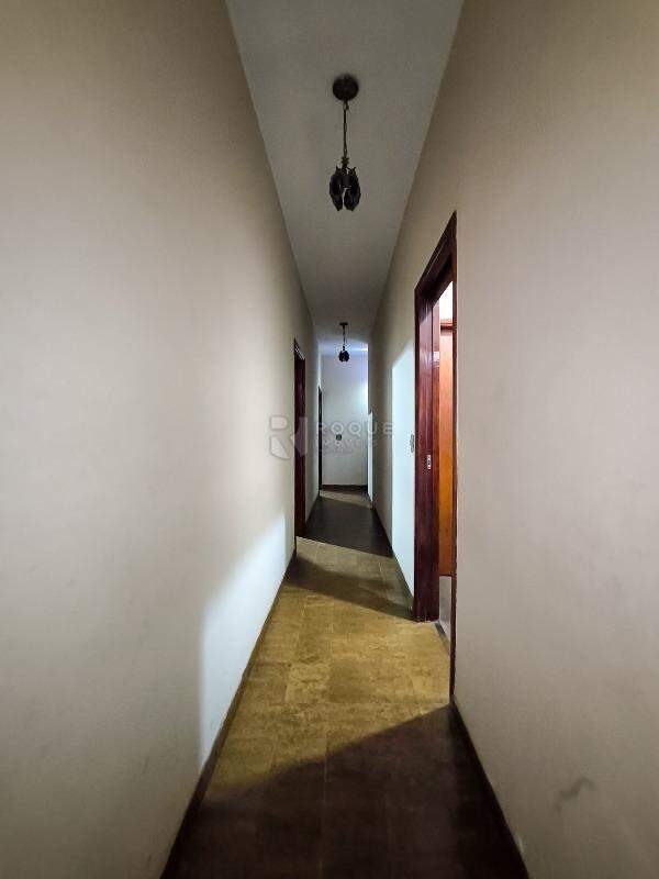 Casa Residencial à venda no bairro Centro: CORREDOR INTERNO