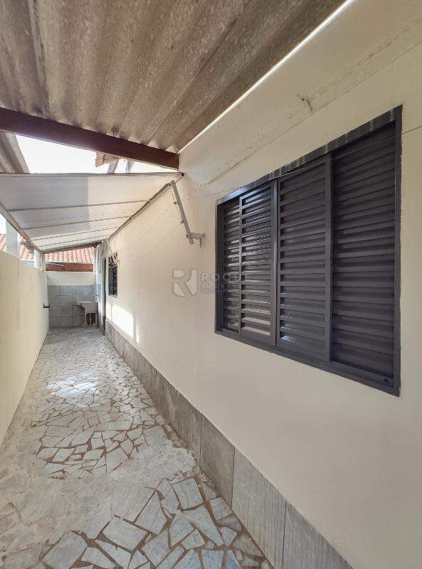 Casa Residencial para aluguel no bairro Vila Cristovam: Corredor de acesso 