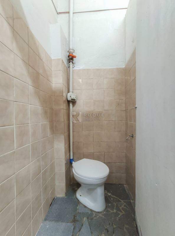 Casa Residencial para aluguel no bairro Vila Cristovam: WC social 