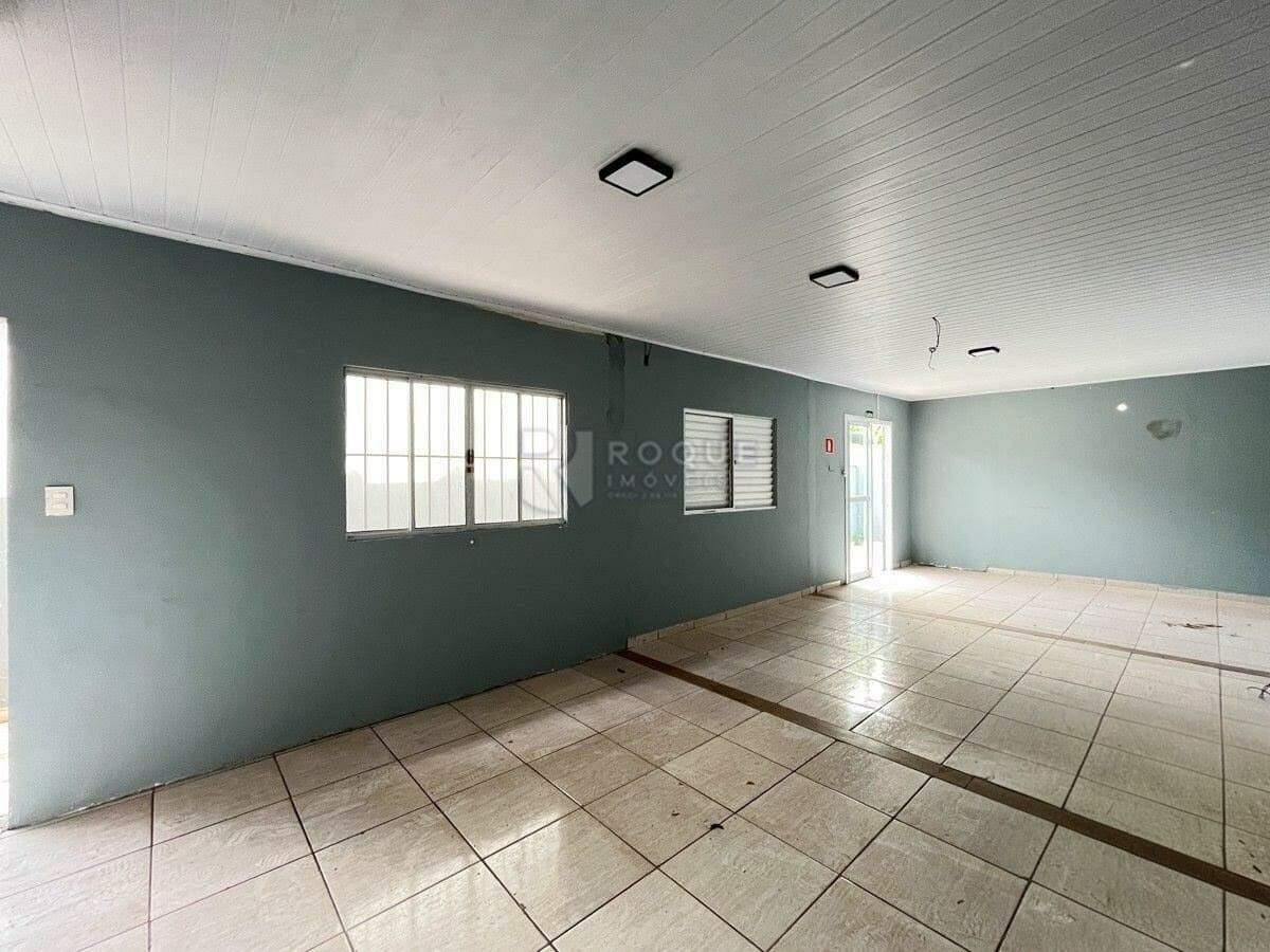 Casa Comercial para aluguel no bairro Jardim Nova Itália: Fundos