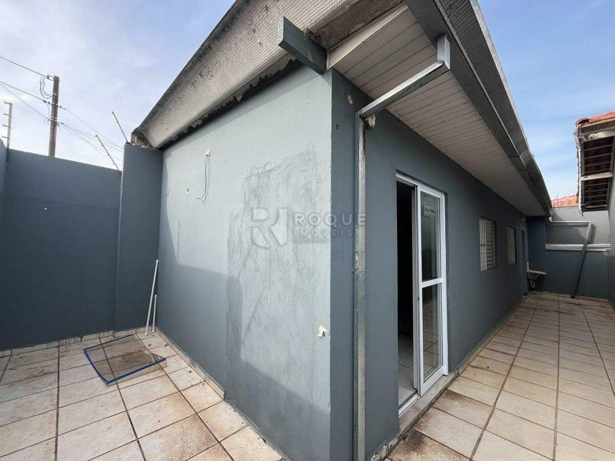 Casa Comercial para aluguel no bairro Jardim Nova Itália: Fundos
