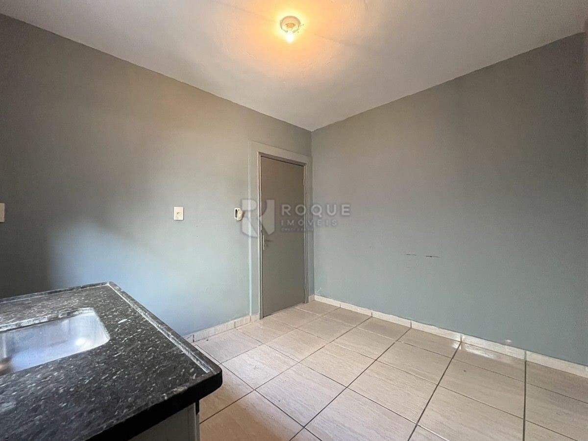 Casa Comercial para aluguel no bairro Jardim Nova Itália: Cozinha