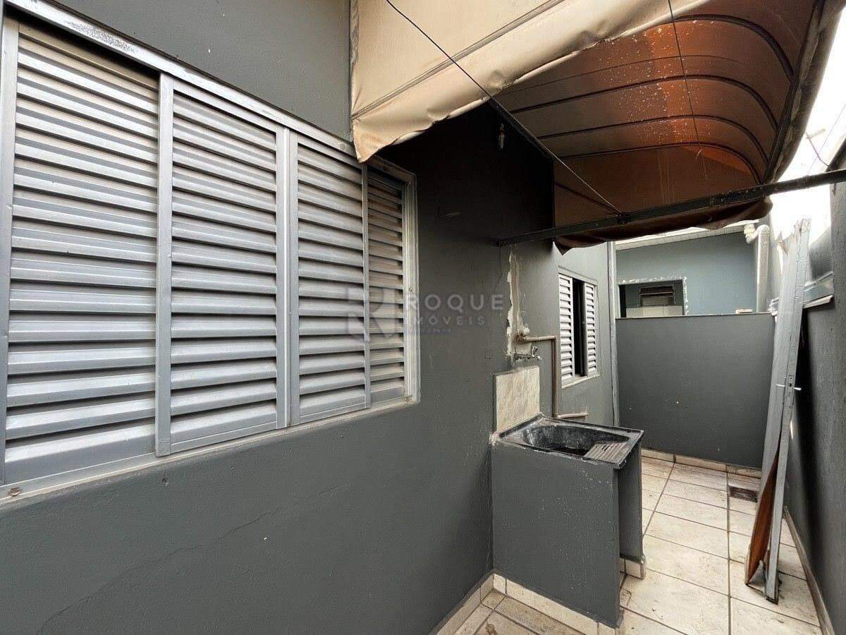 Casa Comercial para aluguel no bairro Jardim Nova Itália: Lavanderia