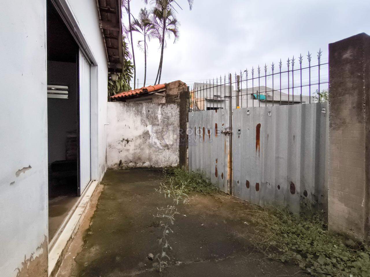 Casa Residencial à venda no bairro Vila Labaki: ENTRADA SALÃO