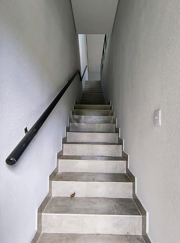 Salão para aluguel no bairro Jardim Marajoara: Escada
