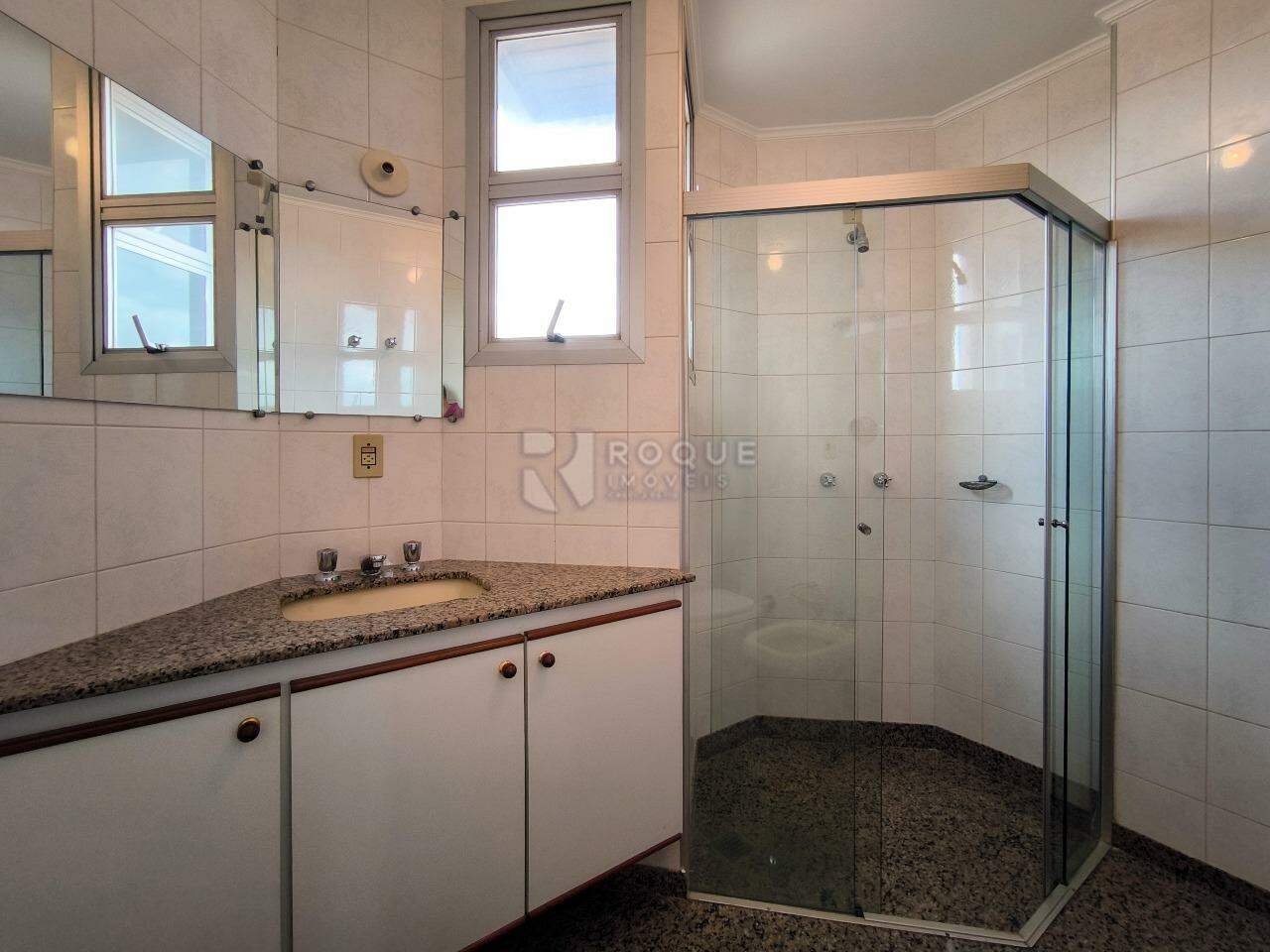 Apartamento à venda no bairro Centro: WC SUÍTE