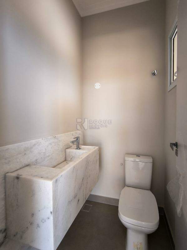 Casa em condomínio à venda no bairro Parque Residencial Roland: LAVABO
