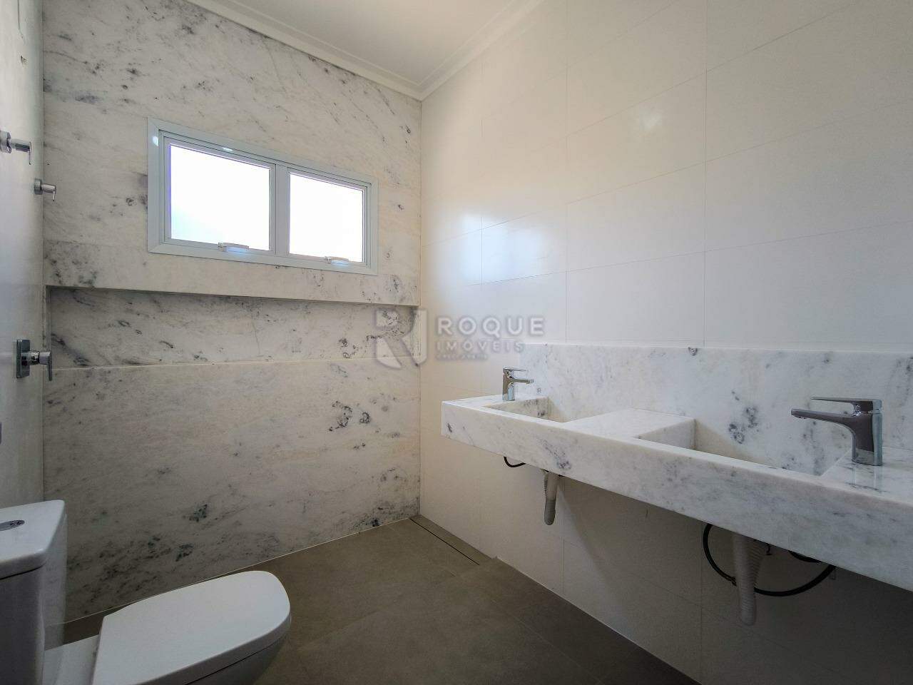 Casa em condomínio à venda no bairro Parque Residencial Roland: WC SUÍTE 3