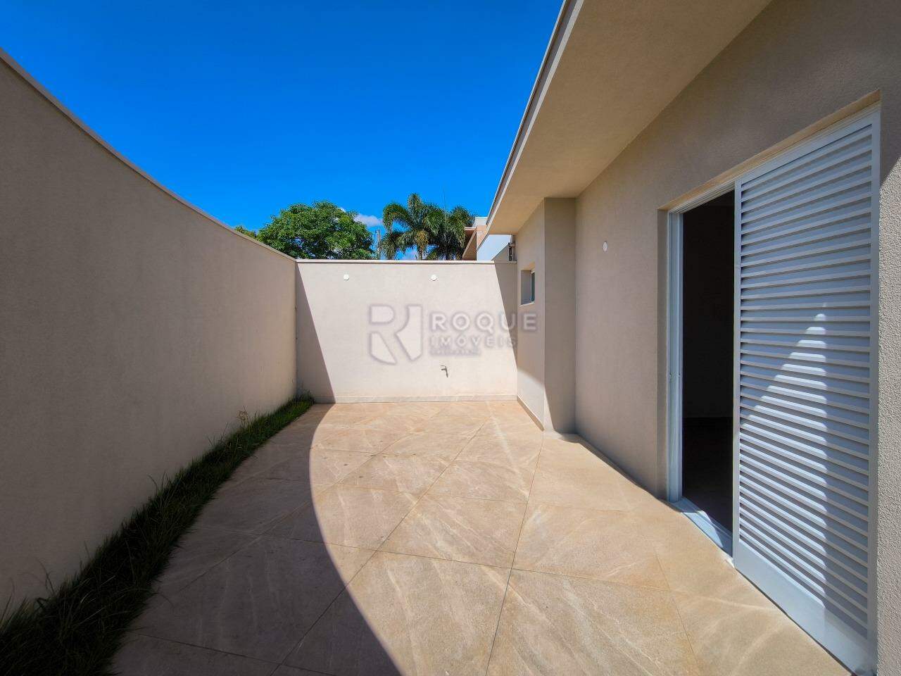 Casa em condomínio à venda no bairro Parque Residencial Roland: LATERAL EXTERNA