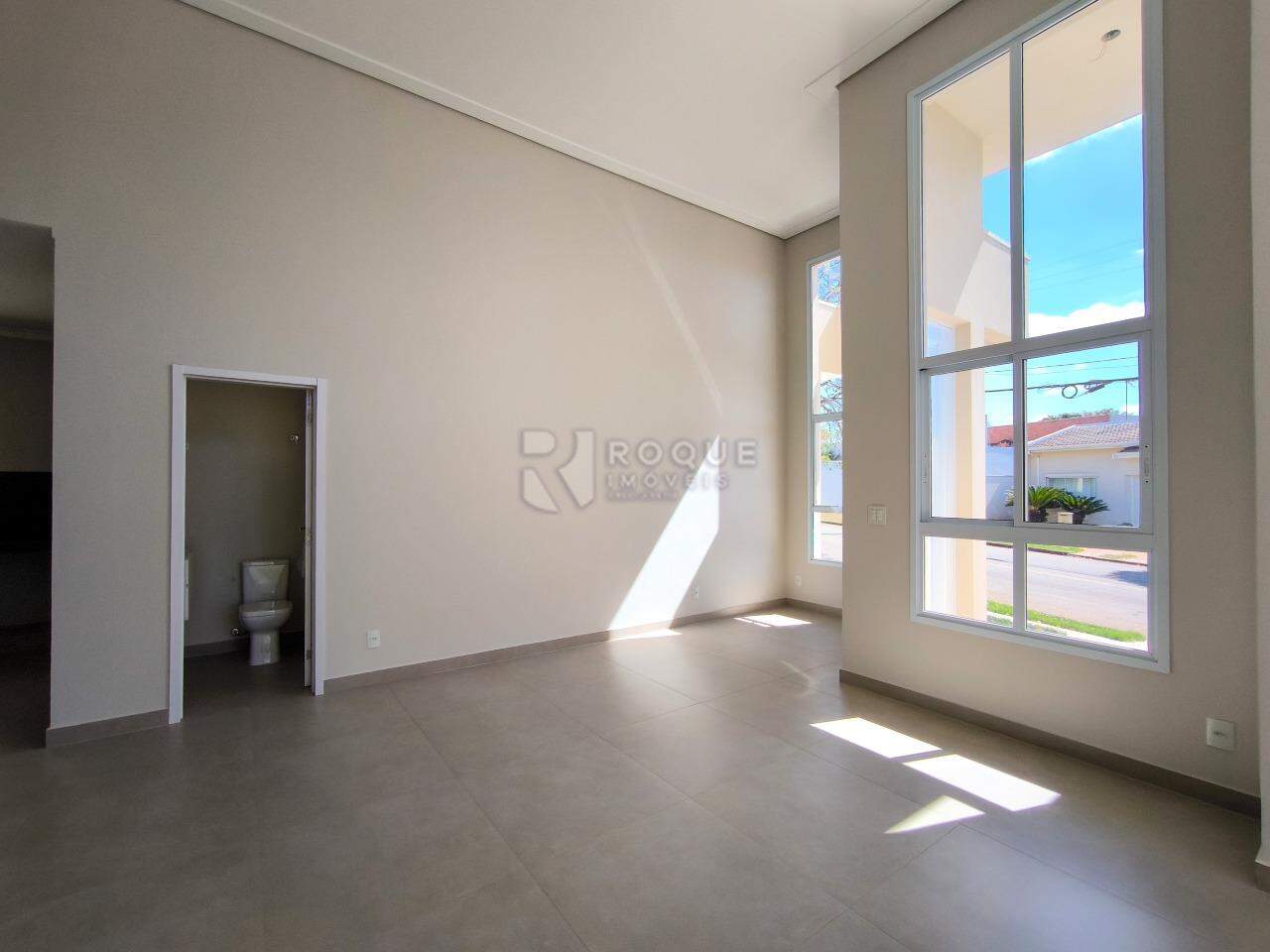 Casa em condomínio à venda no bairro Parque Residencial Roland: SALA DE ESTAR