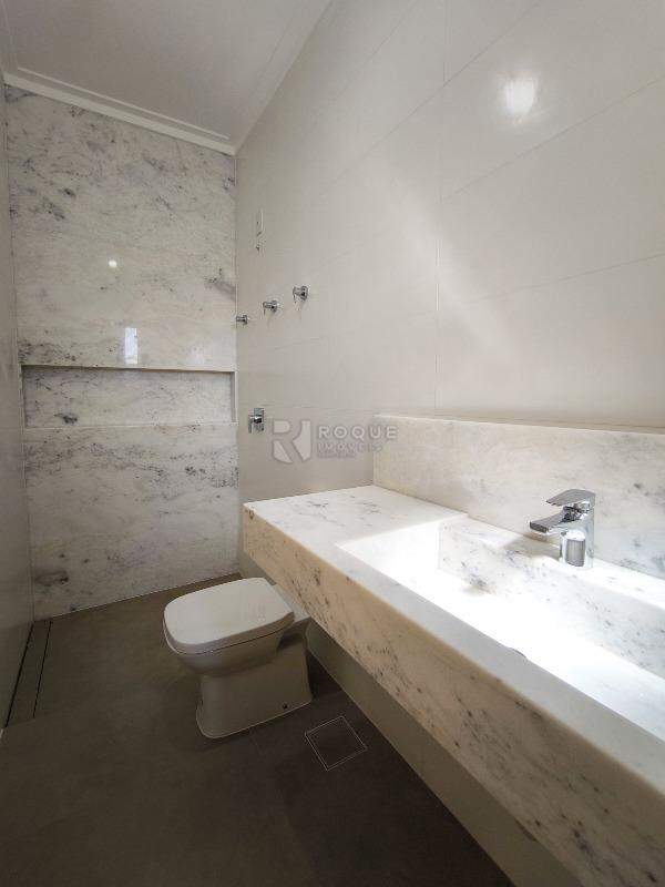 Casa em condomínio à venda no bairro Parque Residencial Roland: WC SUÍTE 2